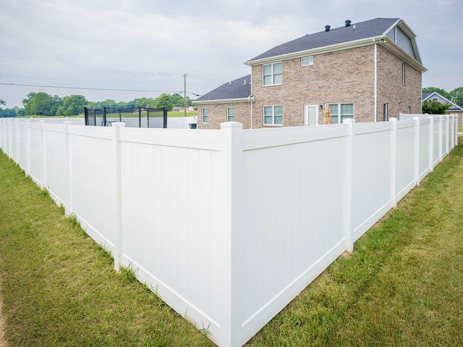 Suwanee Georgia vinyl privacy fencing